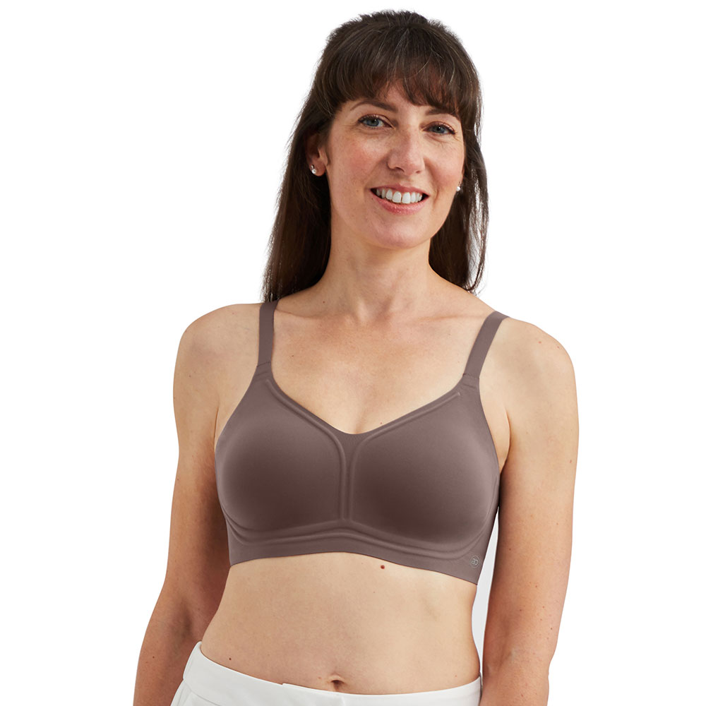 Amoena Prothesen-BH Wave Pure deep taupe getragen am Model