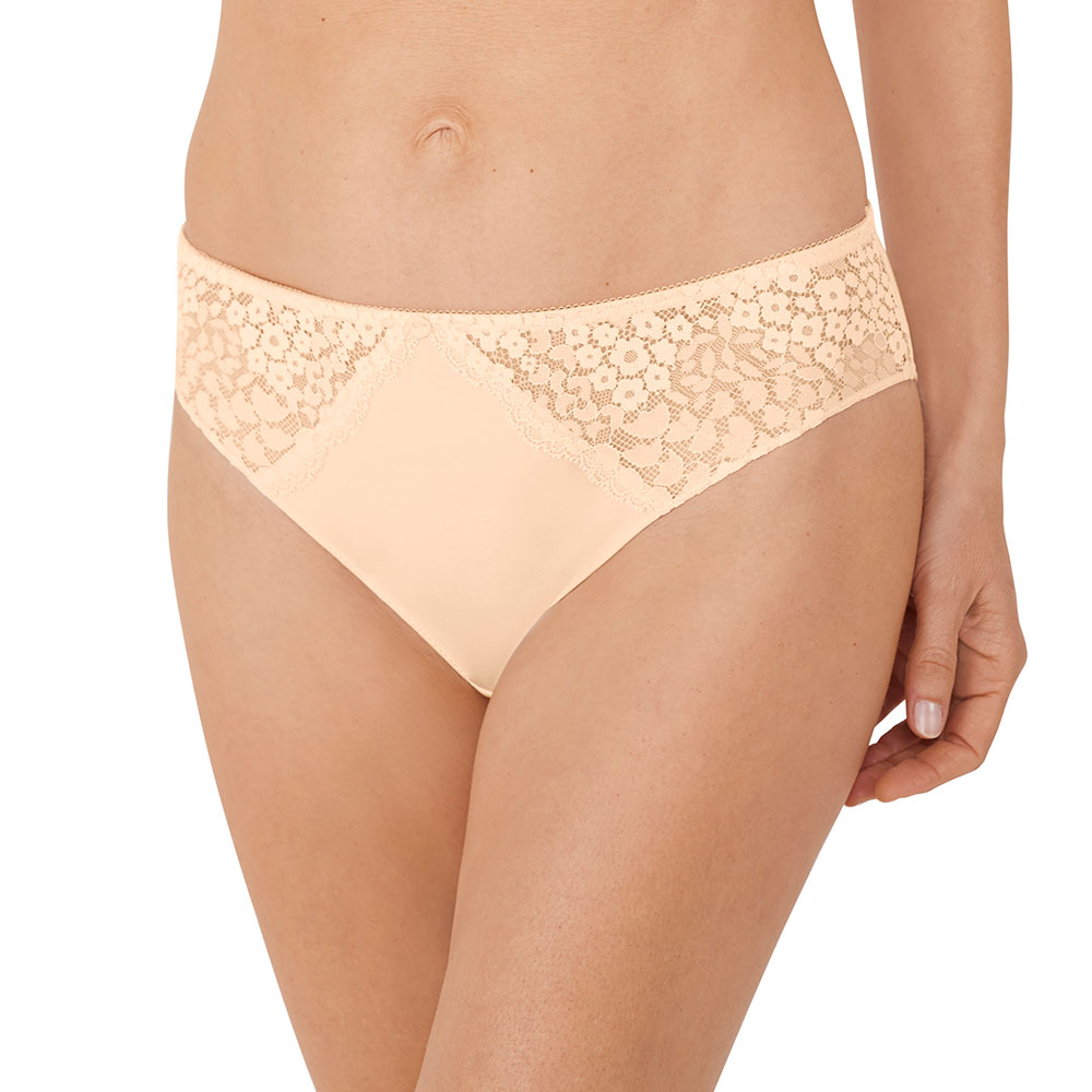 Amoena Panty Emma 44835 in Peach - Model Amoena Panty Emma 44835 in Peach - Model