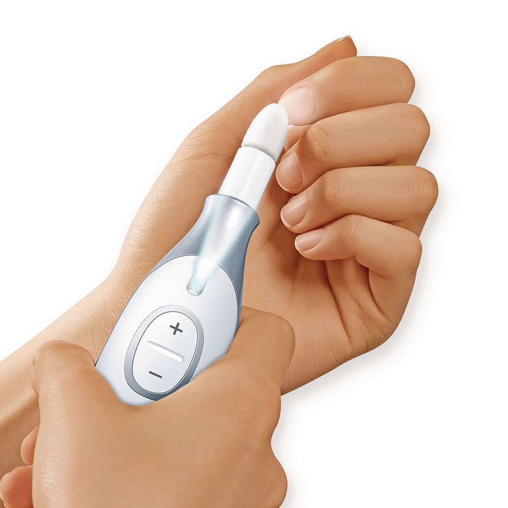 Beurer Maniküre- und Pediküreset Anwendung an der Hand