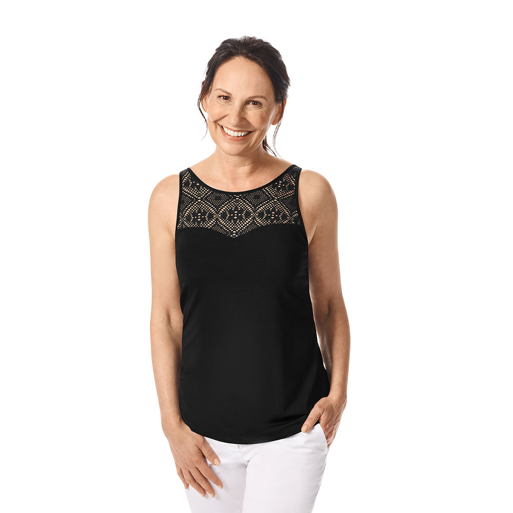 Amoena Summer Top schwarz getragen am Model vorne