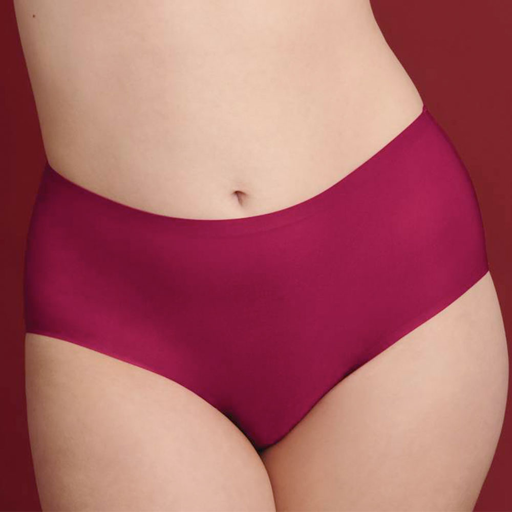Anita Taillenslip Orely in Cherry Red - Model Anita Taillenslip Orely in Cherry Red - Model