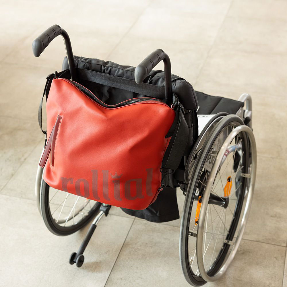 Rolial Rollatortasche Robin - Anwendungsbeispiel Rollstuhl
