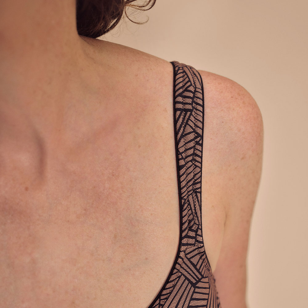 Die Träger des Amoena Prothesen-BH Brooke SB Plus sind angenehm breit und gepolstert