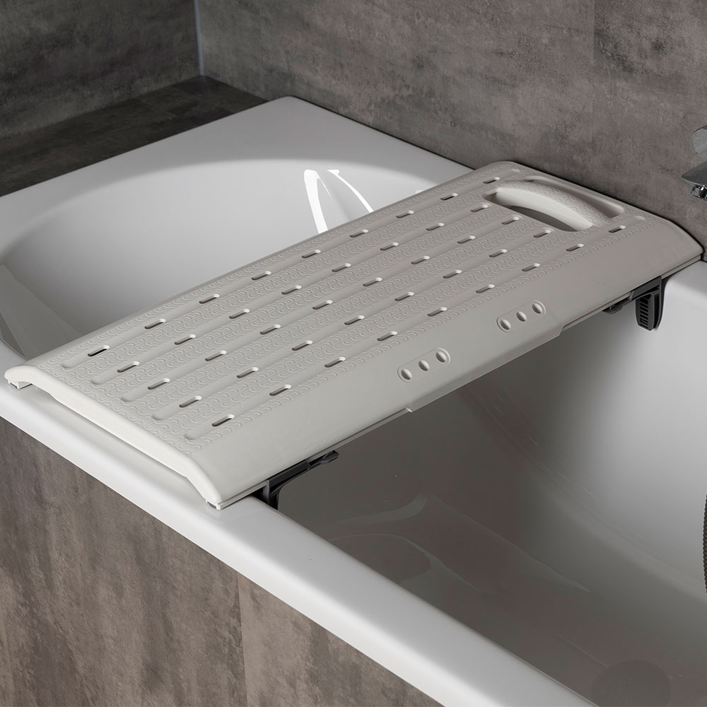 delficare varioboard Badewannenbrett an Badewanne angebracht