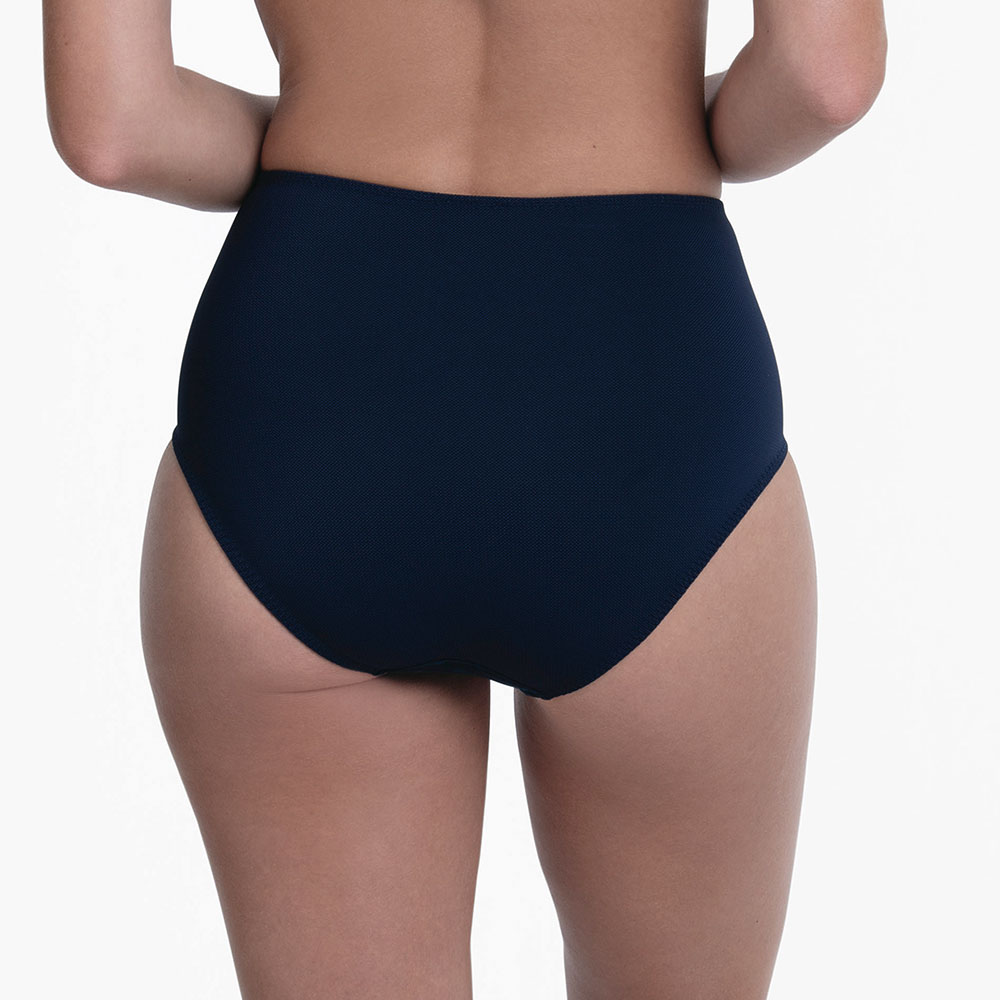 Anita Taillenslip Plus Airita Maritim Blue getragen am Model von hinten
