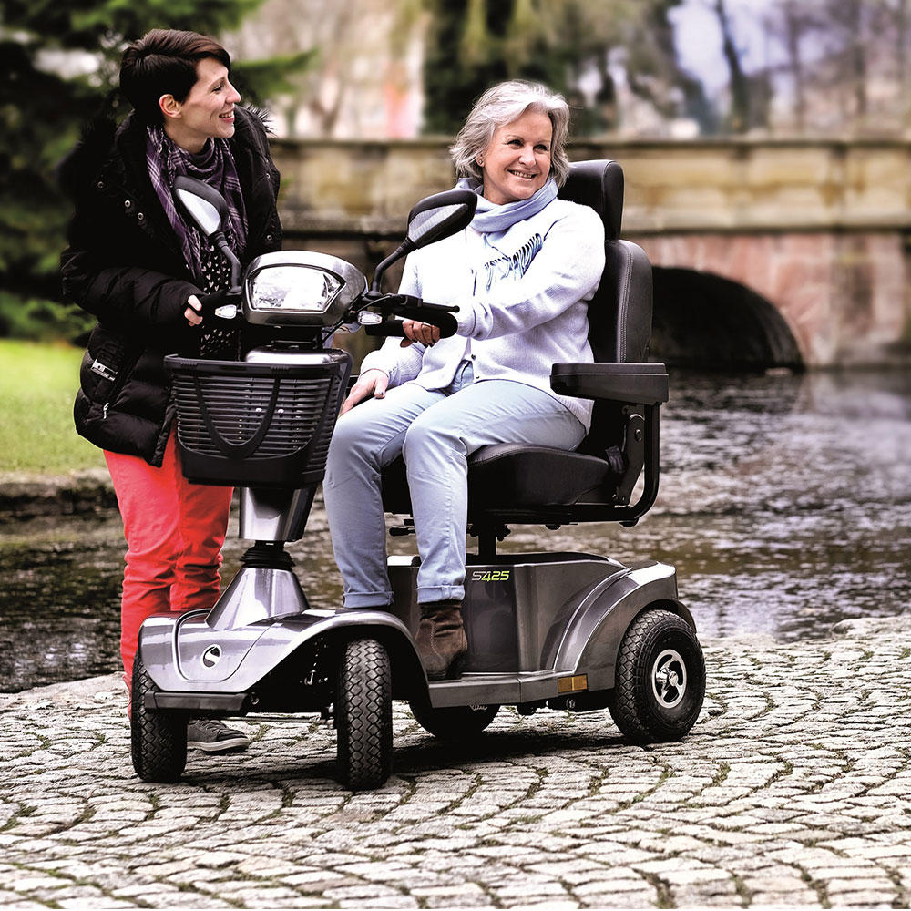 Sunrise Medical Scooter Sterling S425 - ein vielseitiger Begleiter auch für Ausflüge und Einkäufe