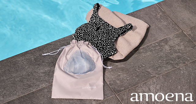 Entdecken Sie die Strandaccessoires von Amoena. Entdecken Sie die Strandaccessoires von Amoena.