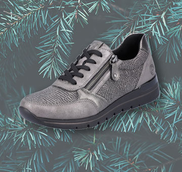 Bequemschuh von Remonte mit Tannenhintergrund Bequemschuh von Remonte mit Tannenhintergrund