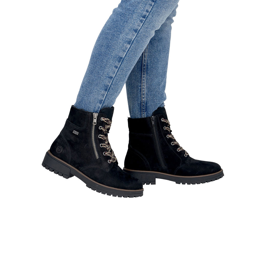 Remonte Stiefelette für Damen in Schwarz - Paar mit Model